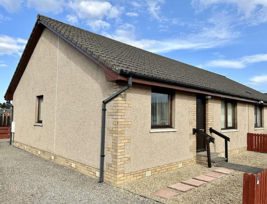 Cosy At Camden, Entire Bungalow Evanton Bagian luar foto