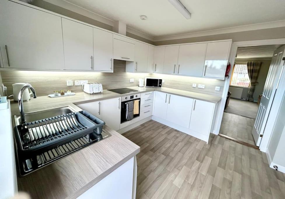 Cosy At Camden, Entire Bungalow Evanton Bagian luar foto